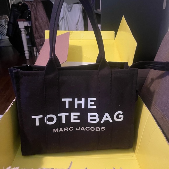 Marc Jacobs Handbags - Tote bag organizer included